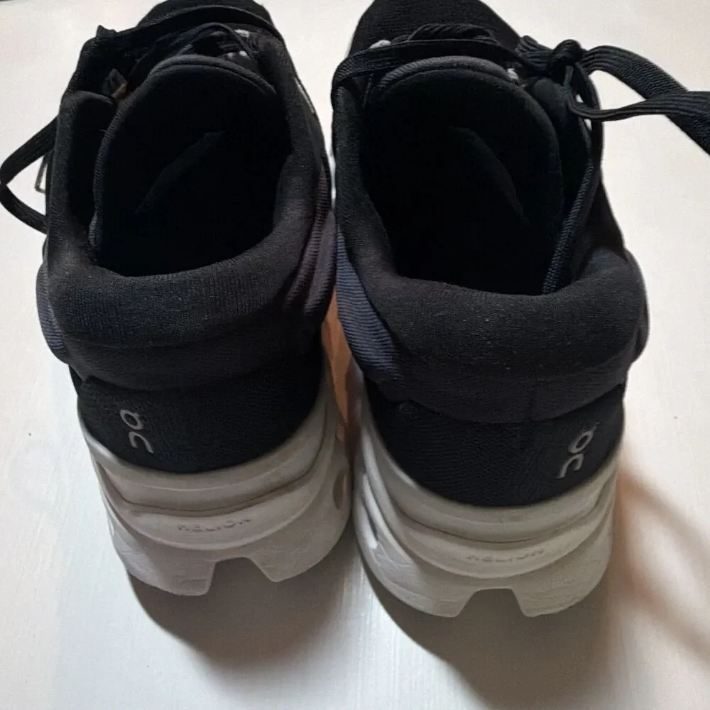 On Women’s Black/White Mesh Lace Up Athletic Sneakers Rubber Sole.  Size 8